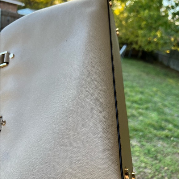 Kaki colored Michael Kors bag - Picture 7 of 11